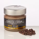 CREMEHONIG MIT GEHACKTEN KAKAOKERNSPLITTERN VON ZOTTER bio